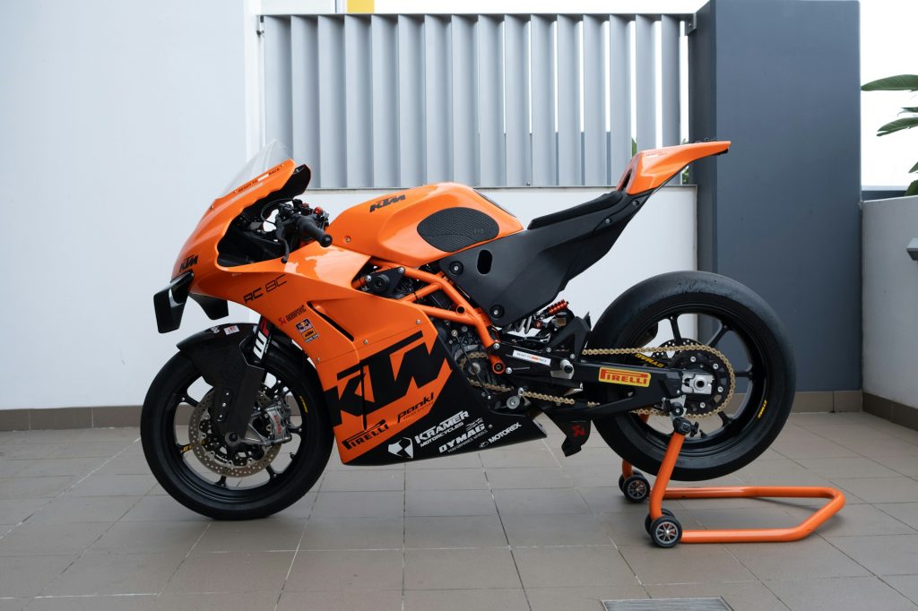 2022 KTM RC 8C